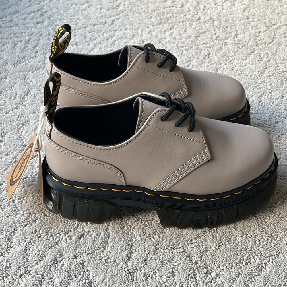 DR MARTEN - Picture 2 of 6
